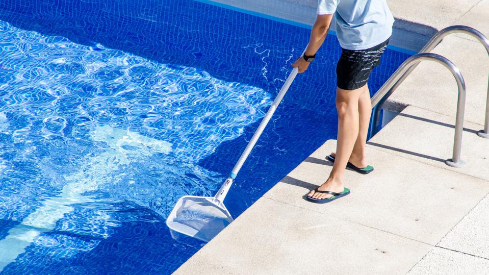 How to Start a Pool Service Business #1 - damianmartinez.com