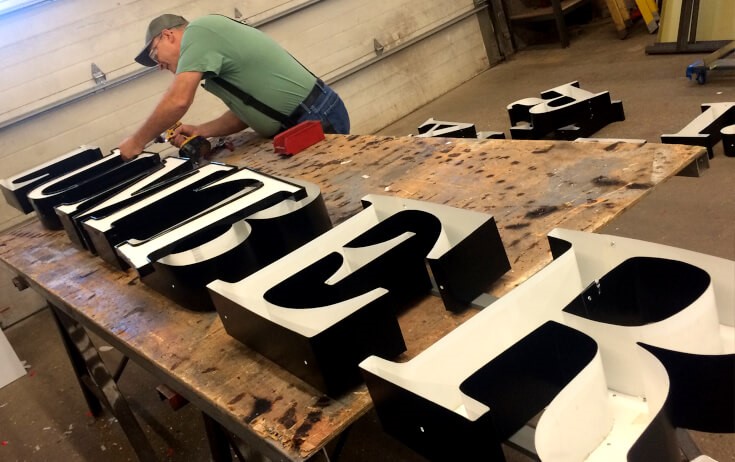 Sign Manufacturing Leads #4 - damianmartinez.com